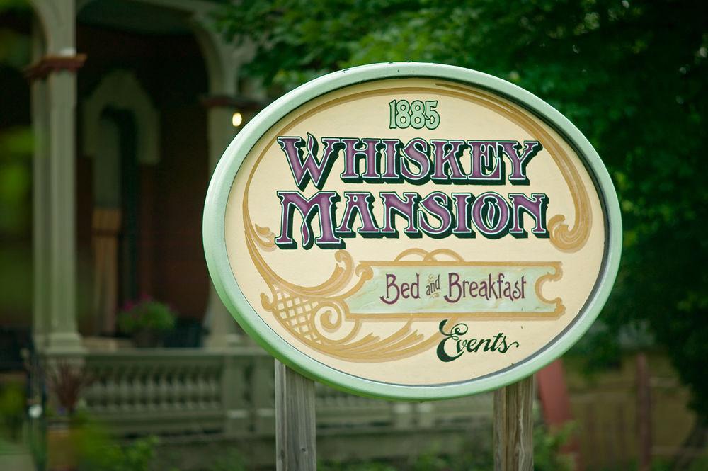 Whiskey Mansion Bed & Breakfast Saint Joseph Exterior photo