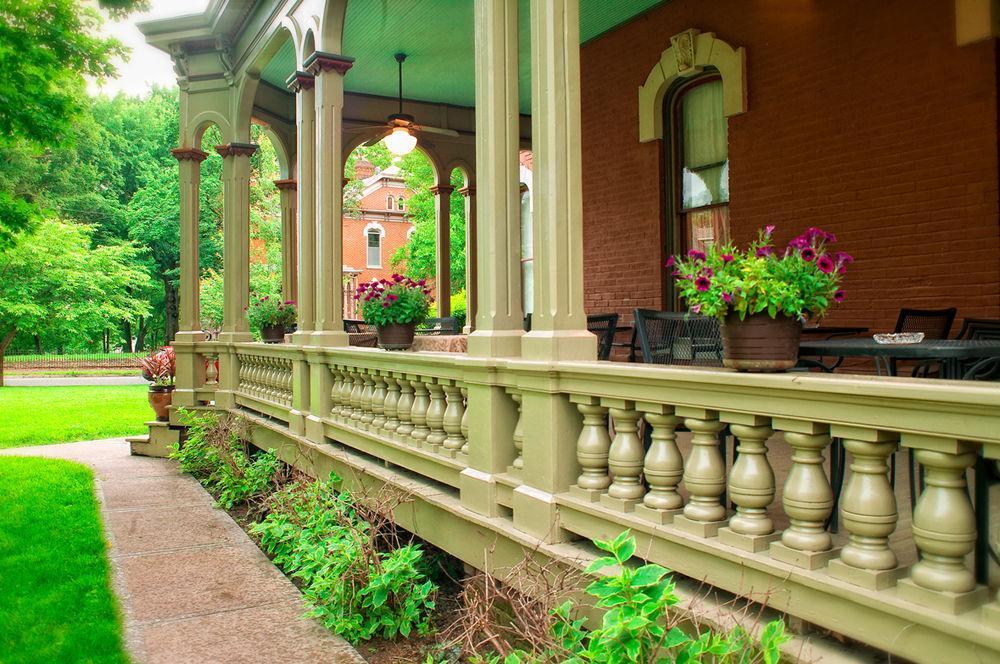 Whiskey Mansion Bed & Breakfast Saint Joseph Exterior photo