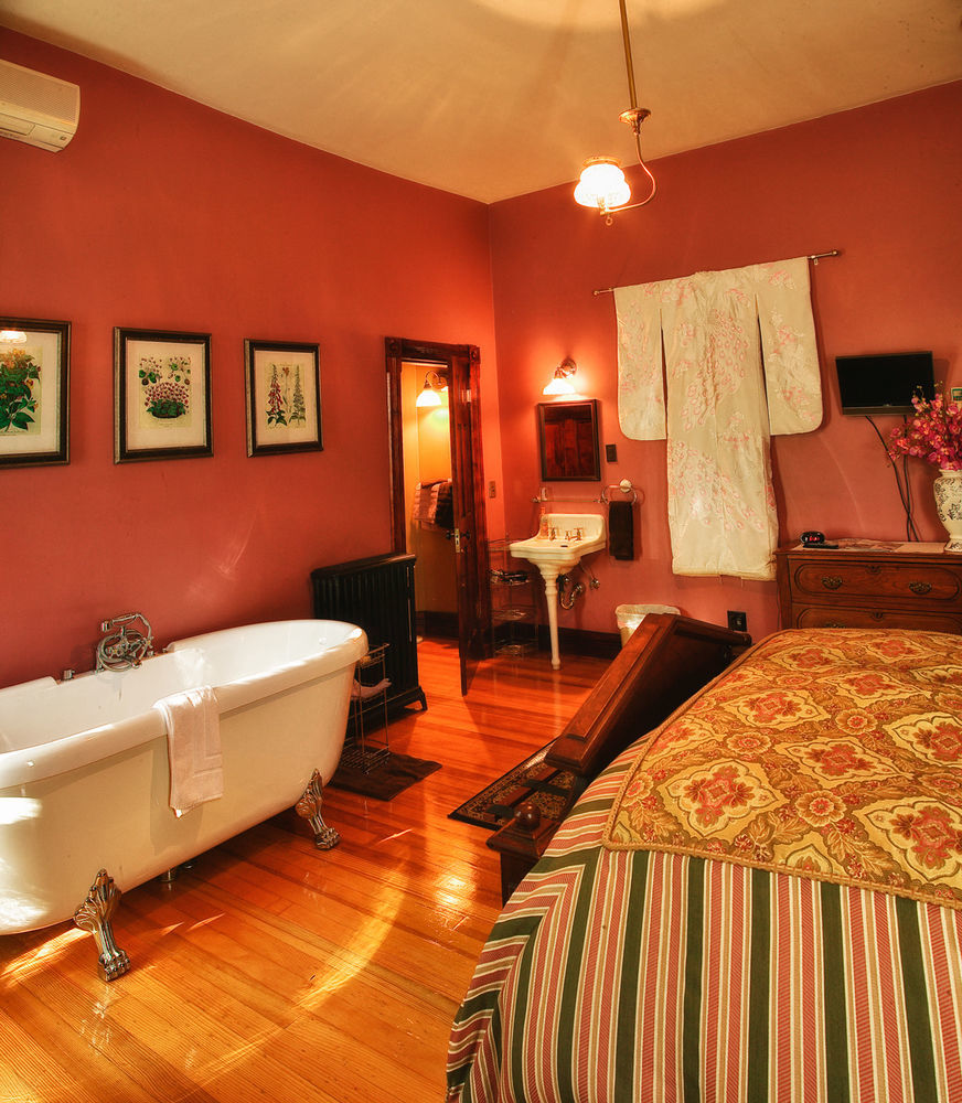 Whiskey Mansion Bed & Breakfast Saint Joseph Exterior photo