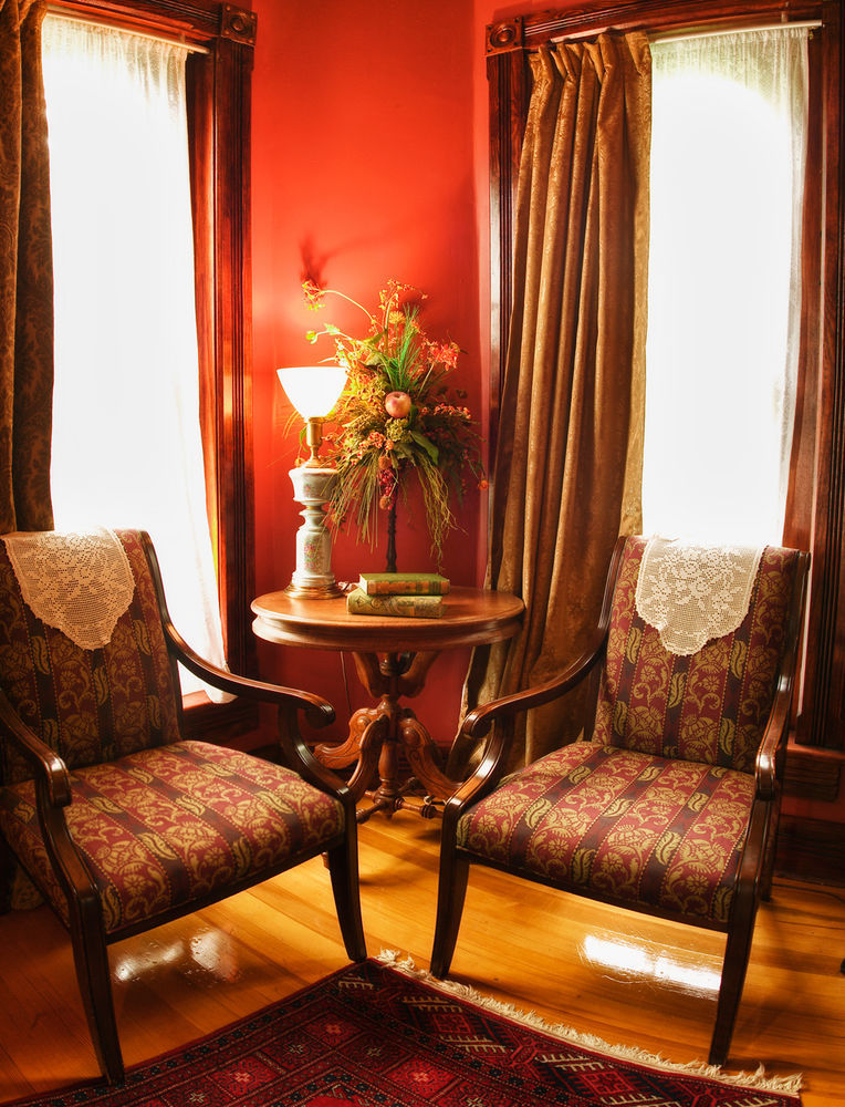 Whiskey Mansion Bed & Breakfast Saint Joseph Exterior photo