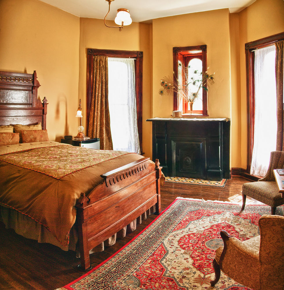 Whiskey Mansion Bed & Breakfast Saint Joseph Exterior photo