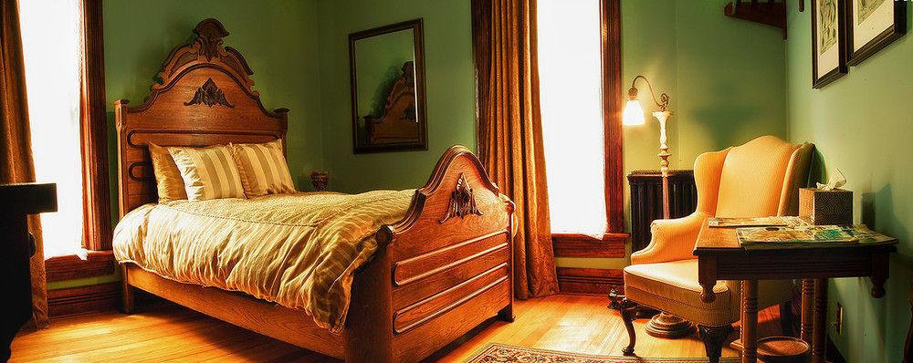 Whiskey Mansion Bed & Breakfast Saint Joseph Exterior photo