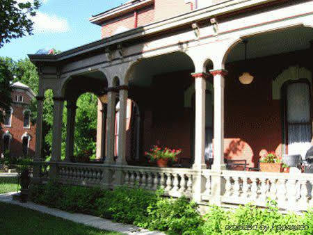 Whiskey Mansion Bed & Breakfast Saint Joseph Exterior photo