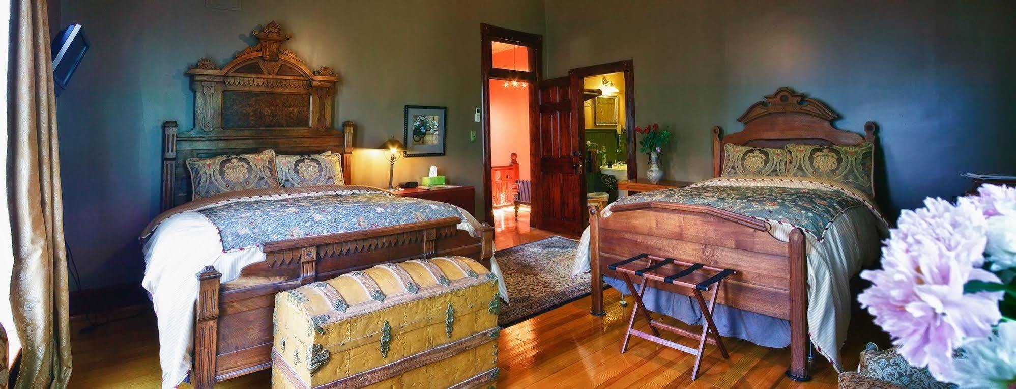 Whiskey Mansion Bed & Breakfast Saint Joseph Exterior photo